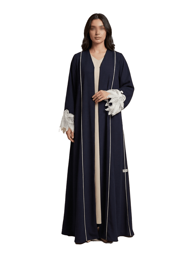 عباية "لاين" الكحلية بتفاصيل الدانتيل الأبيض الفاخر